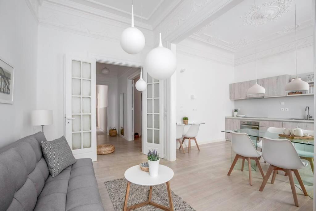 Athens Center Modern Apt In Art Nouveau Building Buitenkant foto